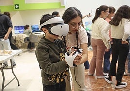 Las gafas de realidad virtual siempre triunfan entre los más pequeños.