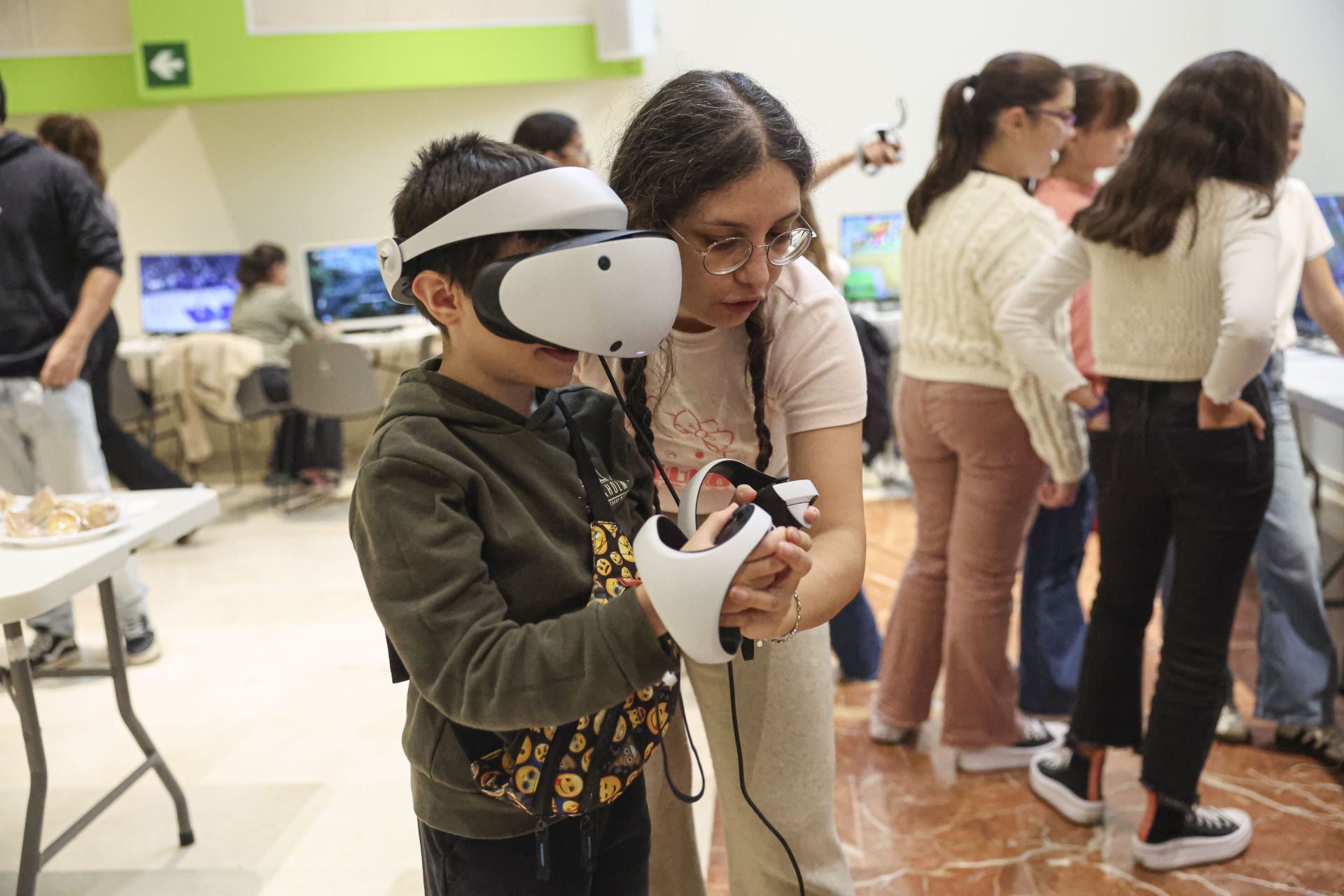 Las gafas de realidad virtual siempre triunfan entre los más pequeños.