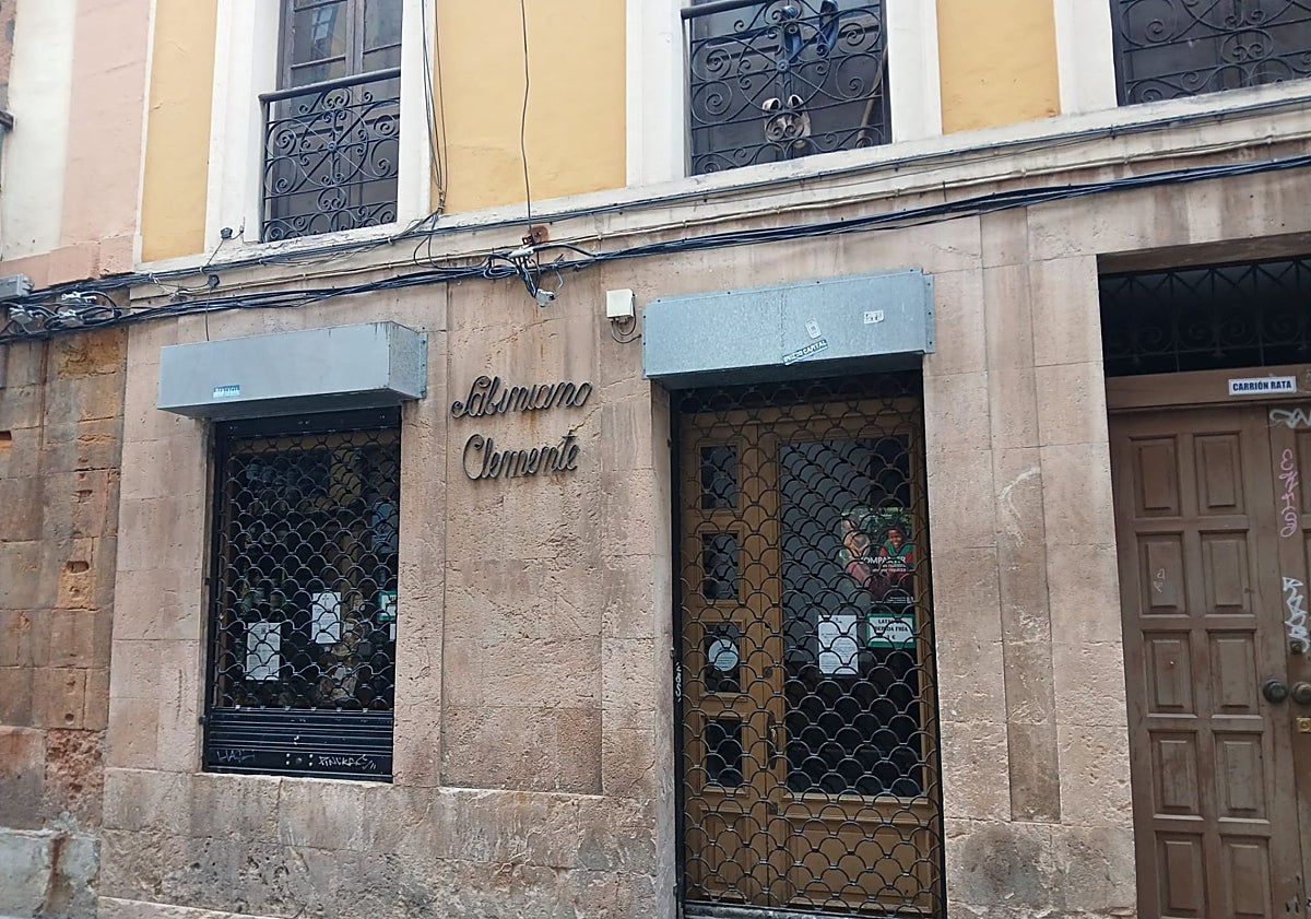 Imagen principal - El Oviedo Antiguo pierde a sus dos queridas comerciantes Fina y Elvia en 48 horas