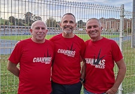 Jesús Iglesias, José Antonio Navarro y Eduardo Sánchez, en el estadio Yago Lamela de Avilés.