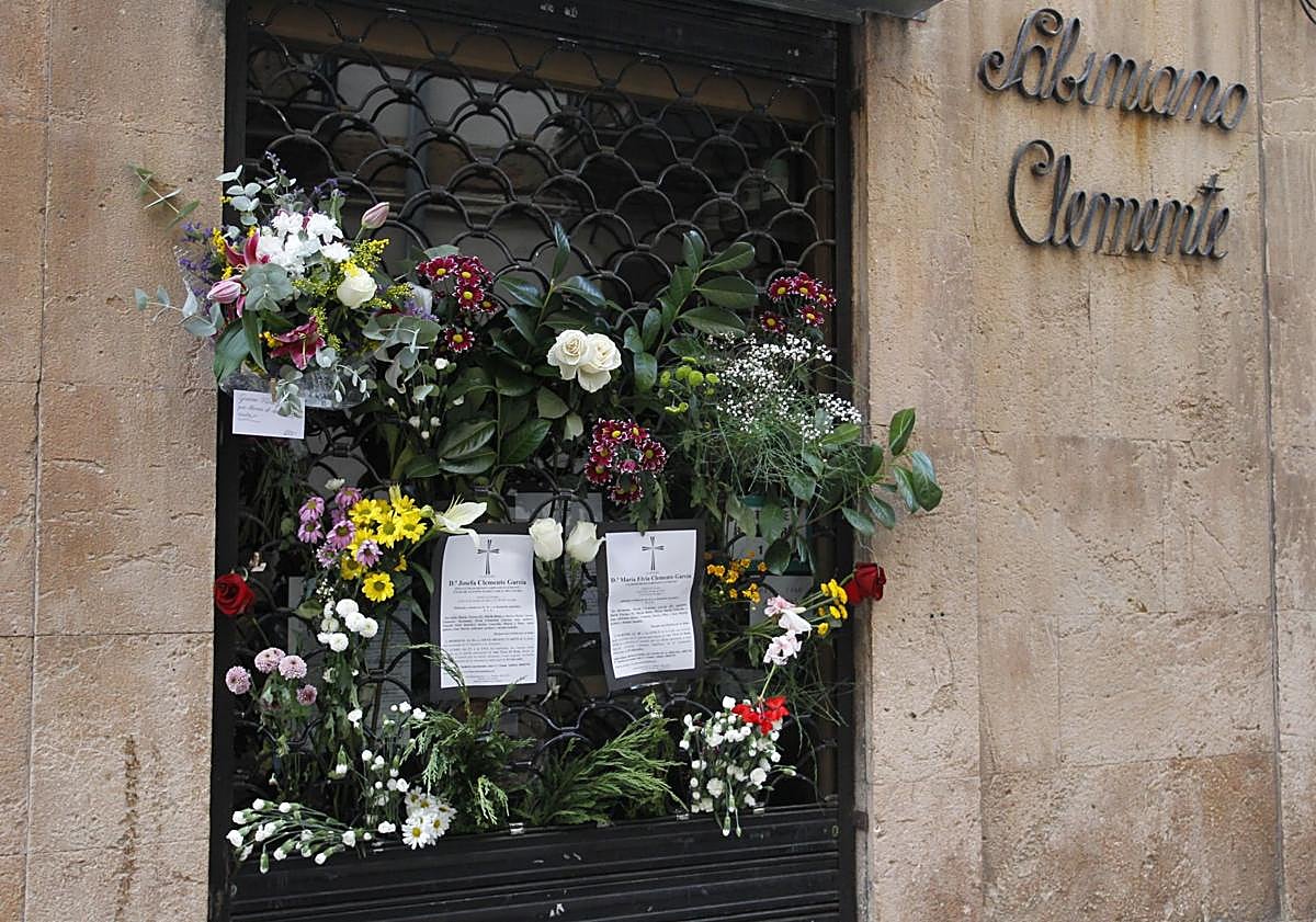 Imagen principal - Emotivo adiós en Oviedo: «Gracias Fina y Elvia por llenar el barrio de vida»