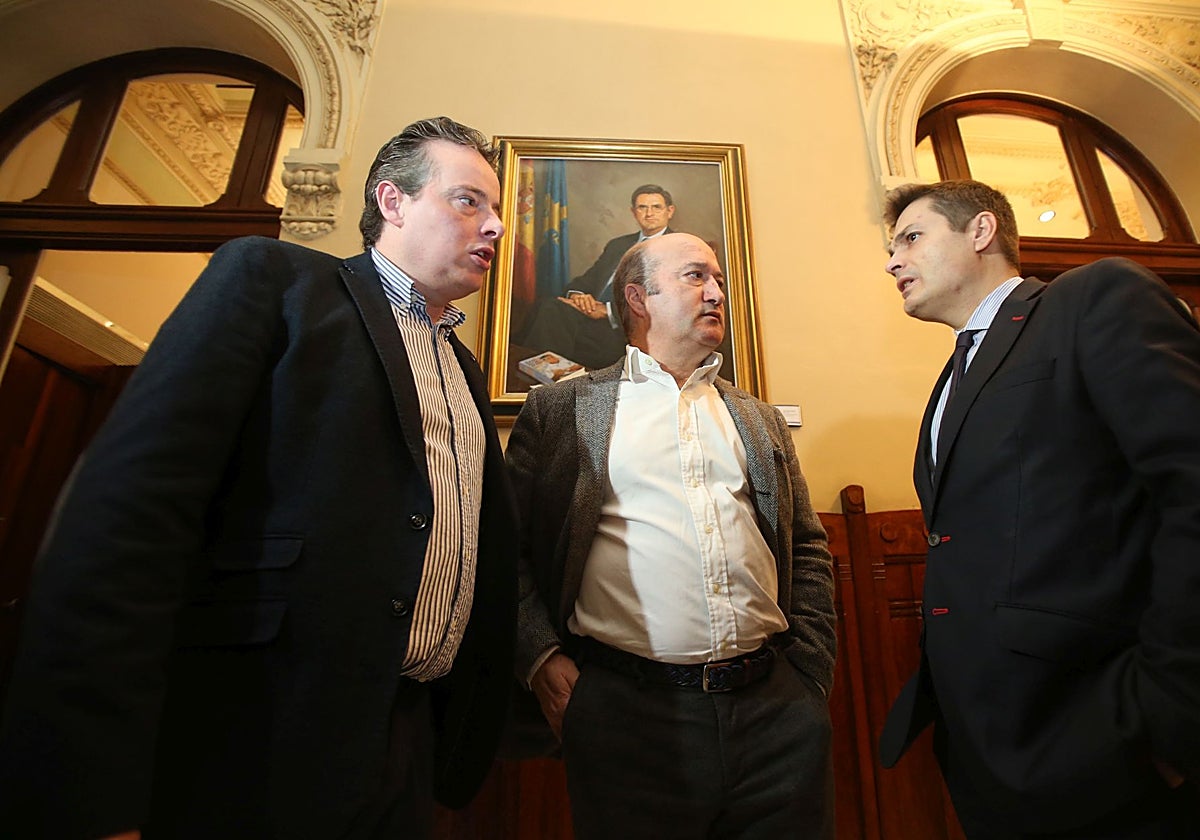 El consejero Marcelino Marcos Líndez y los diputados del PP Luis Venta y Pedro de Rueda.
