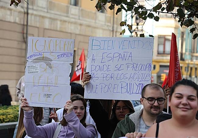 Manifestación contra el acoso escolar en Gijón.
