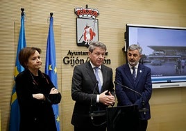 Moriyón, Santano y Alejandro Calvo en una comparecencia en marzo tras el consejo de Gijón al Norte.