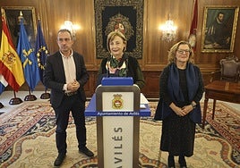 Ovidio Zapico, Mariví Monteserín y Concha Uría.