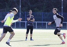 Dani Vidal, durante una sesión de esta semana en La Toba 2, con Kevin Bautista a la derecha, que podría regresar al equipo inicial.