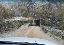 Boca de acceso a una mina subterránea, tipo de explotación que EMC tramita abrir en Salave.