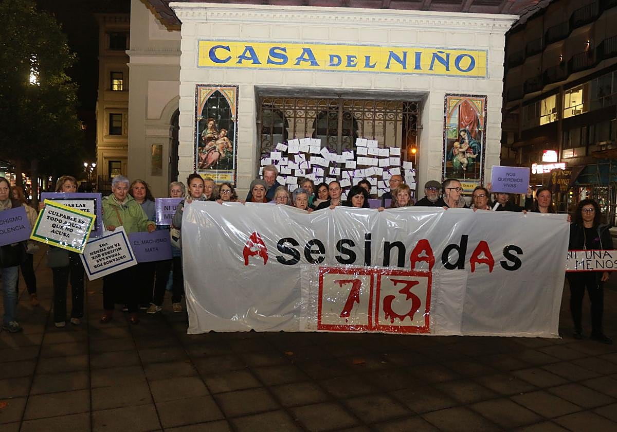 Concentración contra la violencia machista, este miércoles, en Gijón.