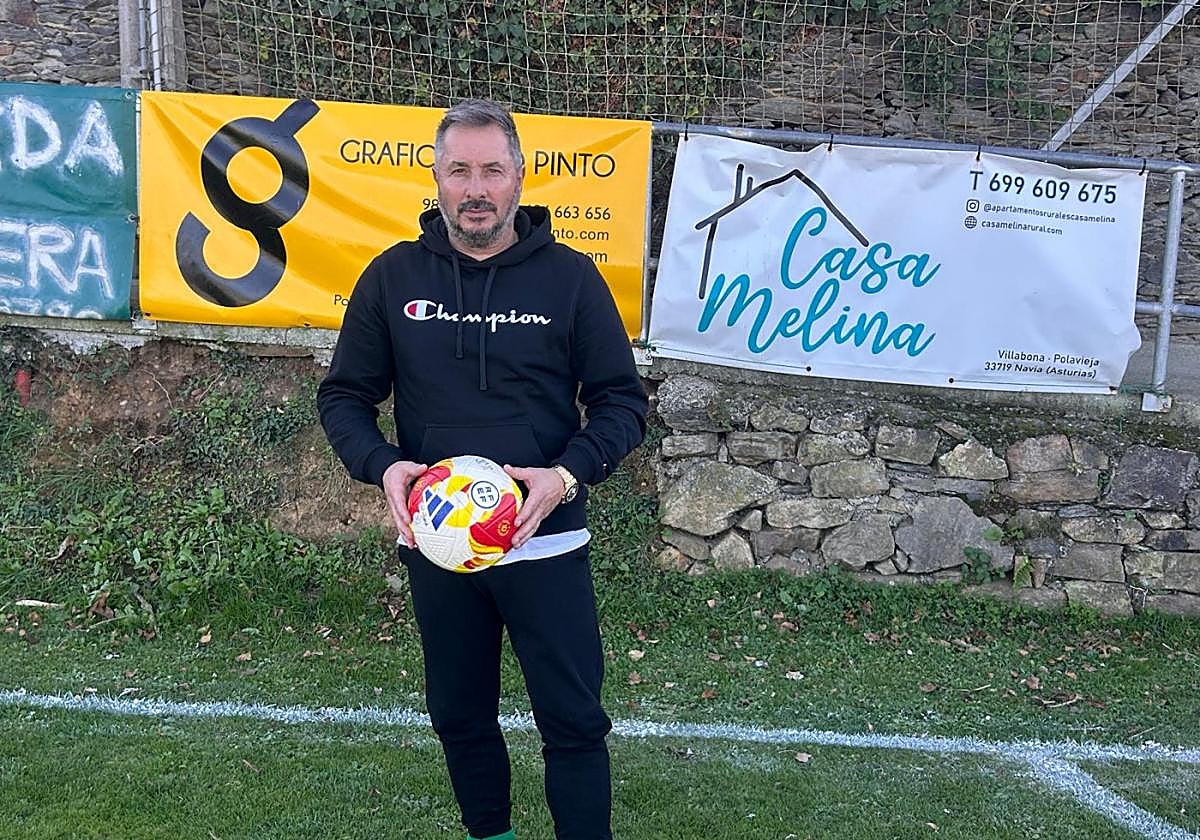 El técnico del Puerto de Vega, Javi Prendes, preparado para la cita copera.