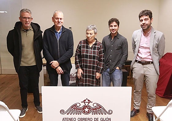 Sócrates Solache, Luis Pascual, Renée Jaitt, Pablo Velasco y Eduardo Paneque, en el Ateneo Obrero.