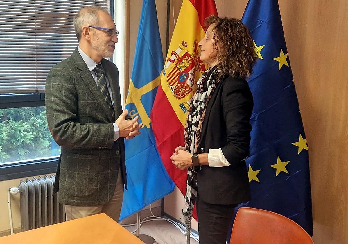 El fiscal superior del Principado de Asturias, Gabriel Bernal, con la consejera de Educación, Eva Ledo.