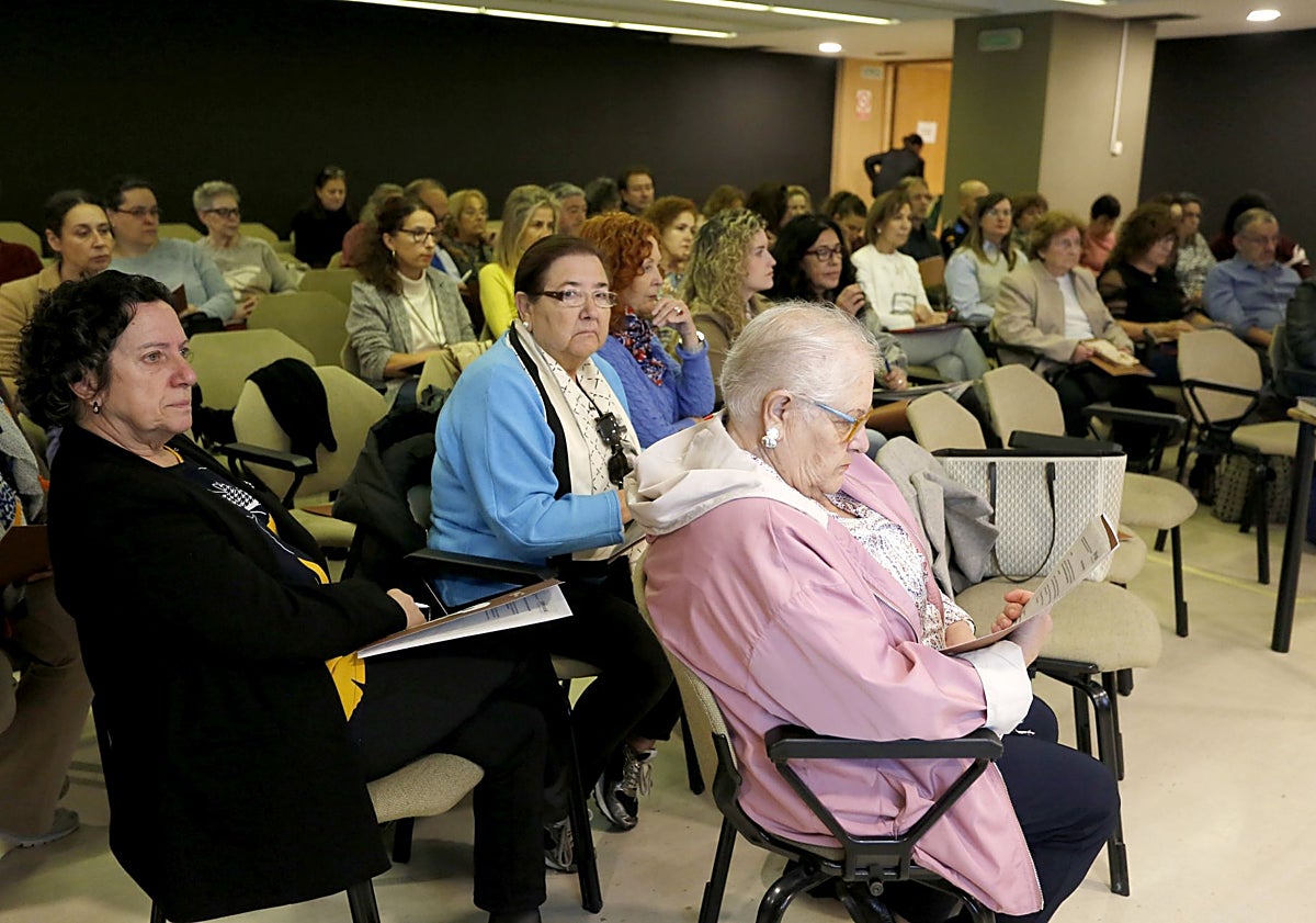 Imagen principal - Gijón, pionero contra la soledad no deseada con el proyecto &#039;Ciudadelas&#039;