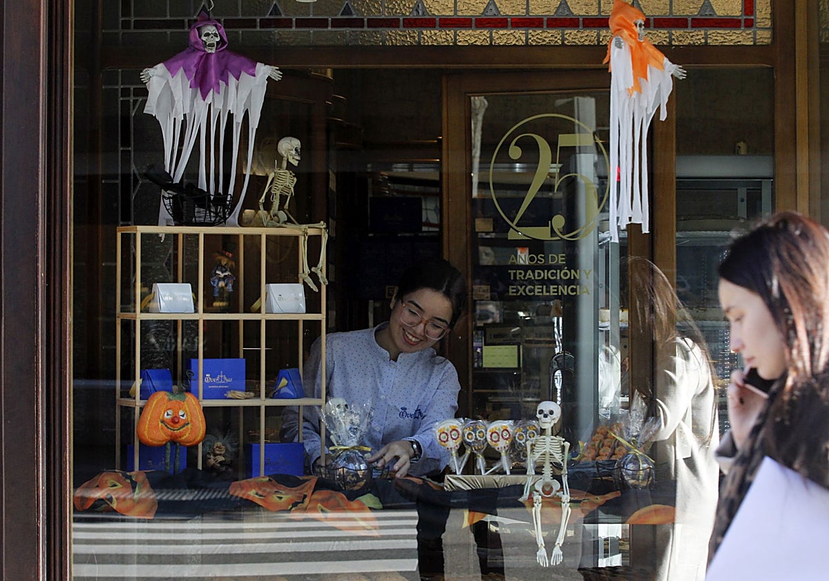 Imagen principal - Los escaparates decorados.