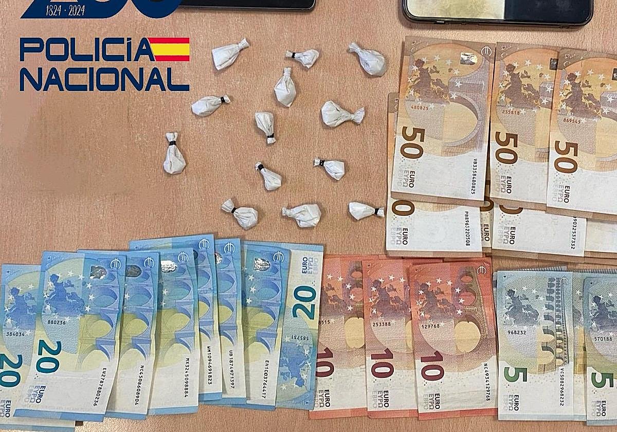 El dinero y las dosis de cocaína que ha incautado la Policía Nacional.
