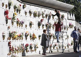 Día de Todos los Santos en el cementerio de Deva, en Gijón.