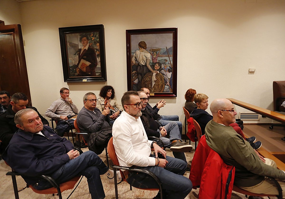 Parte del público asistente al debate de la reprobación.