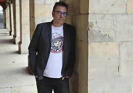 Rául Quinto, ayer en la plaza de España.