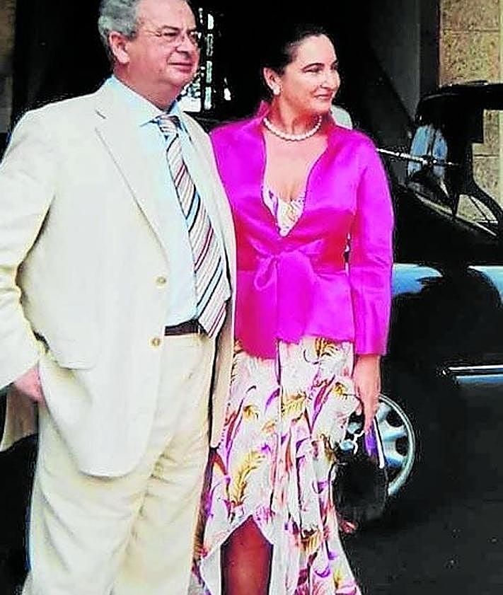 Imagen secundaria 2 - A caballo en la Pampa con Jesús Martínez Barrial. Con su hijo Antonio. En La Habana con Marta. 