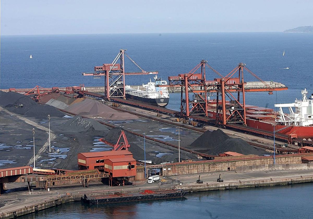 Vista del muellde del ingeniero Marcelino León, en El Musel.