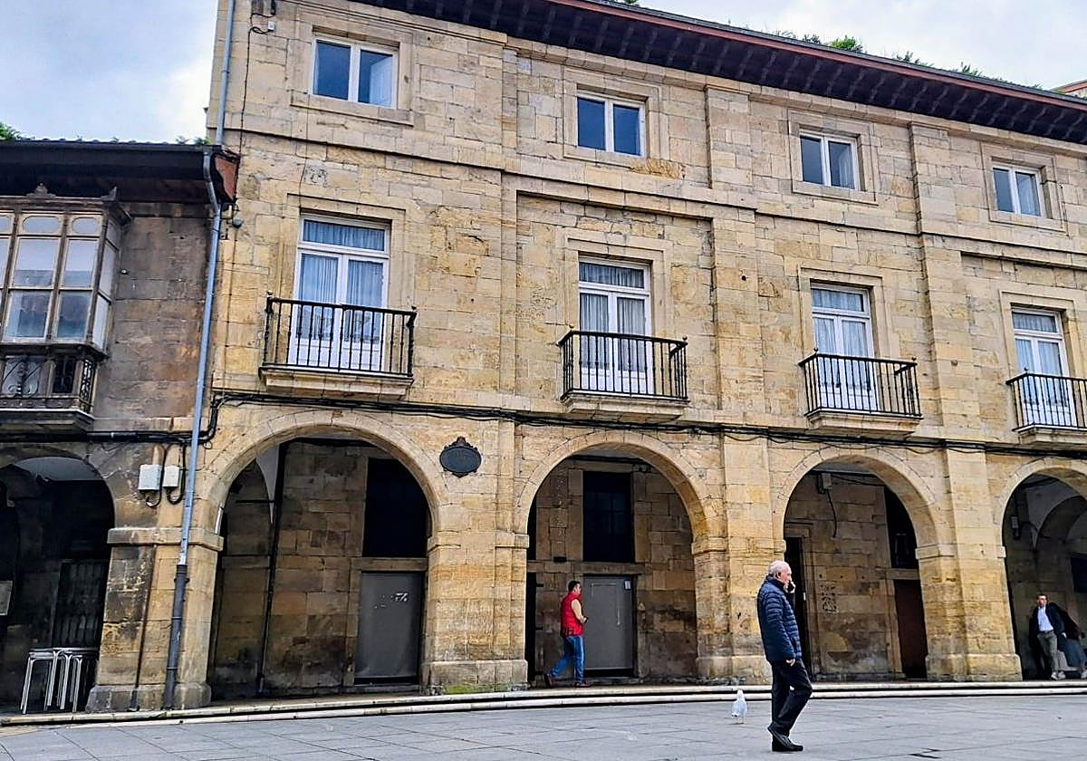 El edificio del número 3 de la Plaza de España.