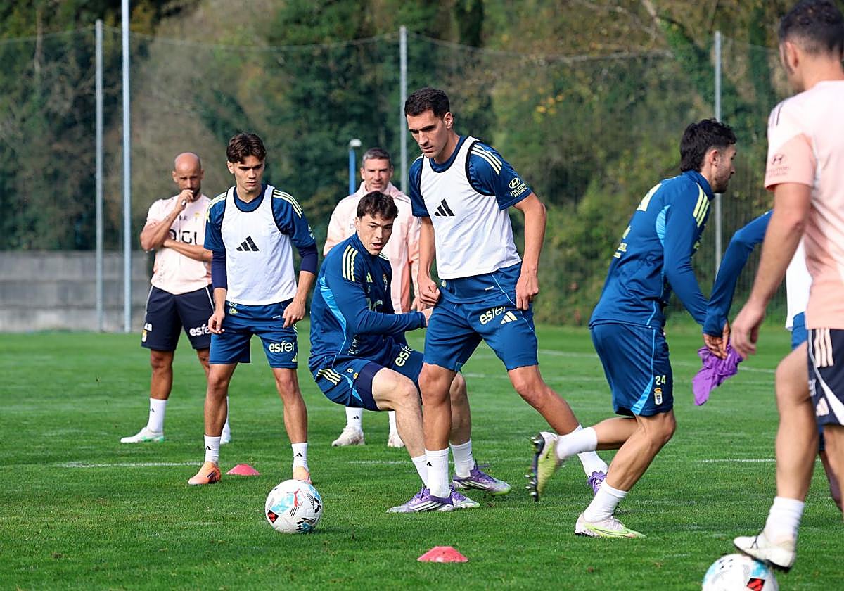 Dani Calvo y Fede Viñas, durante el entrenamiento previo al partido de esta noche.