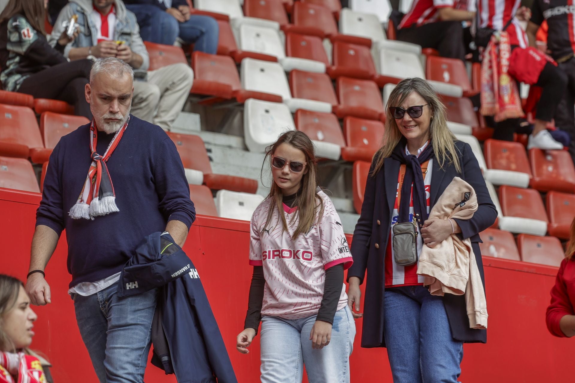 Fotos: ¿Estuviste en El Molinón viendo el Sporting-Las Palmas? ¡Búscate!