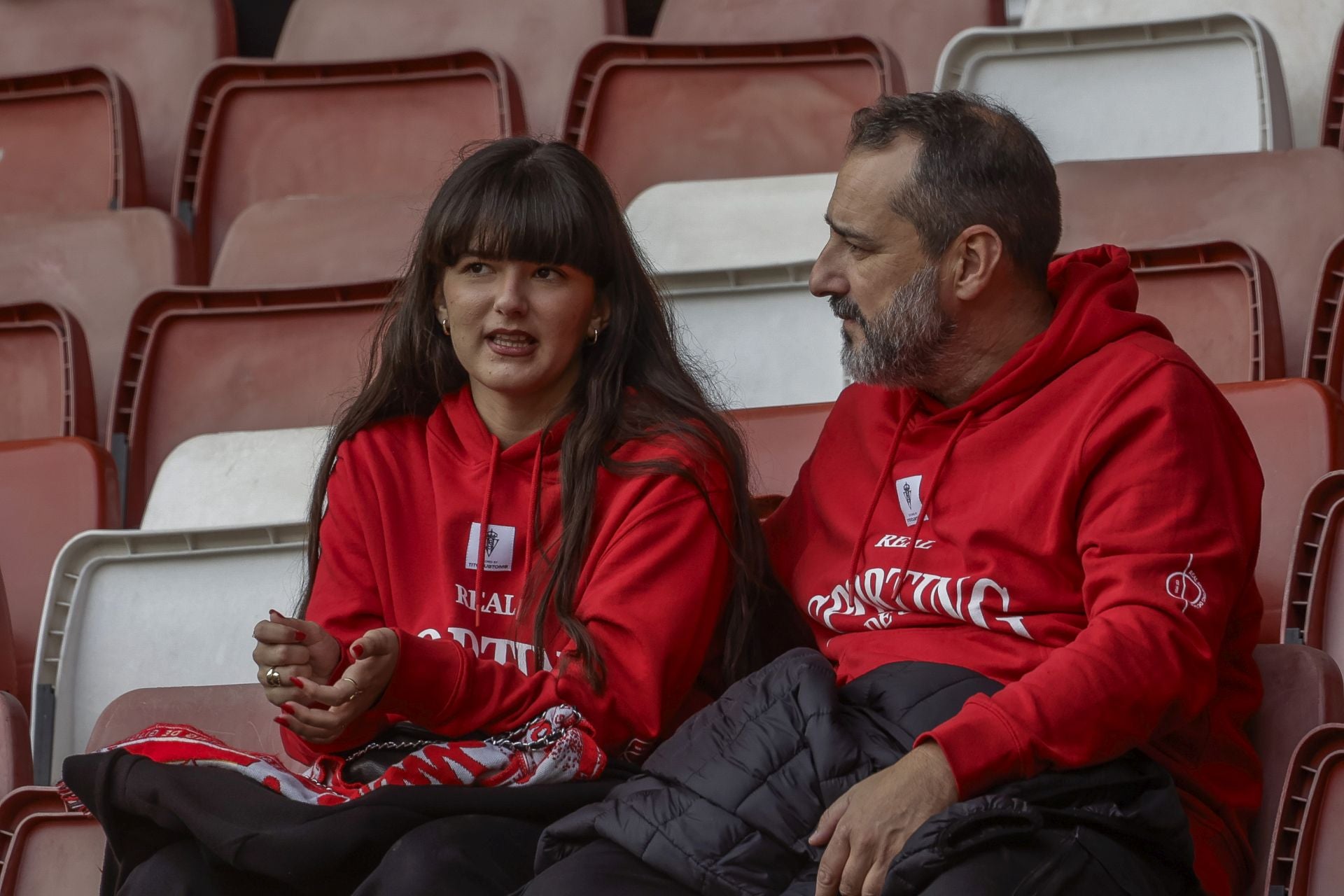 Fotos: ¿Estuviste en El Molinón viendo el Sporting-Las Palmas? ¡Búscate!