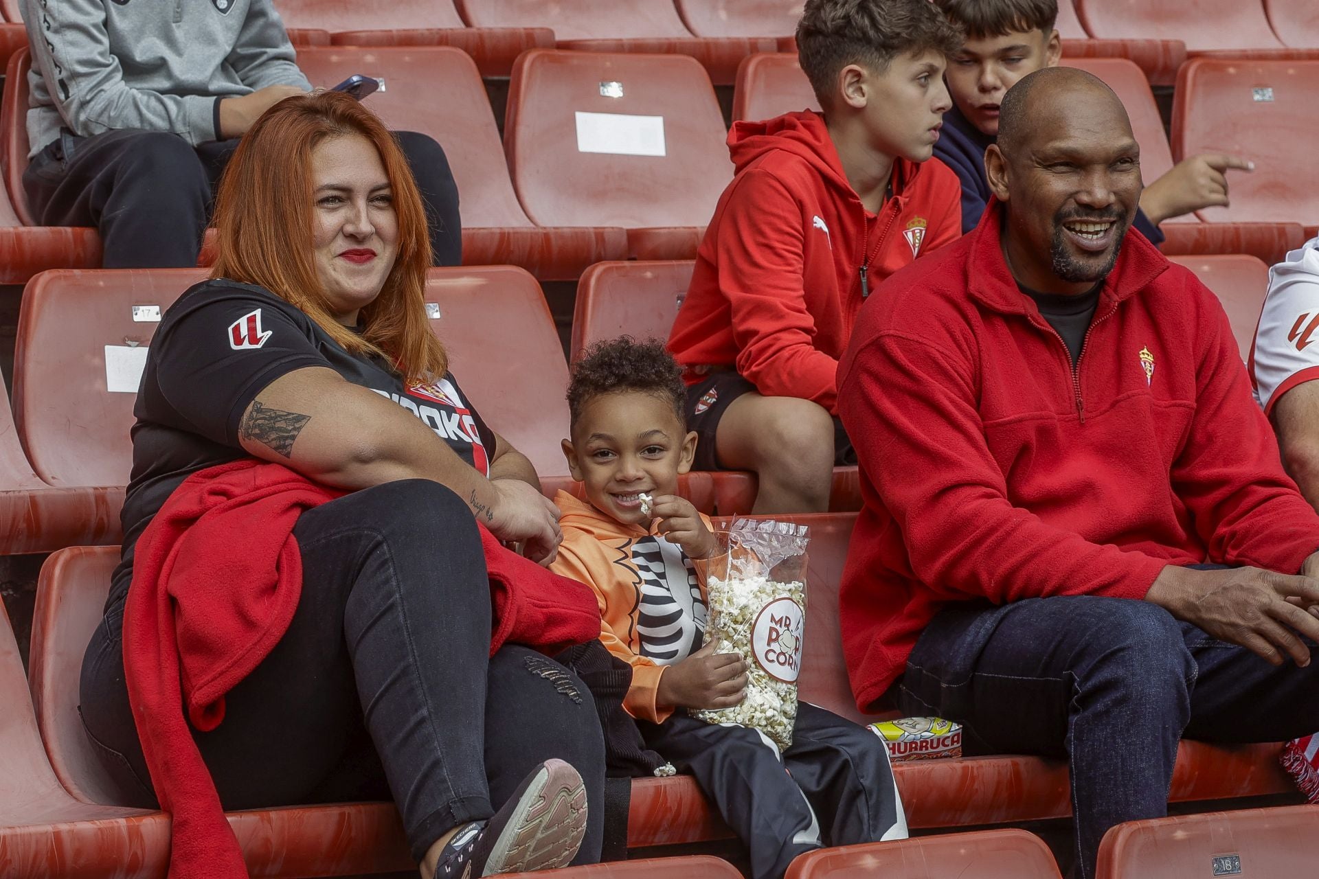 Fotos: ¿Estuviste en El Molinón viendo el Sporting-Las Palmas? ¡Búscate!