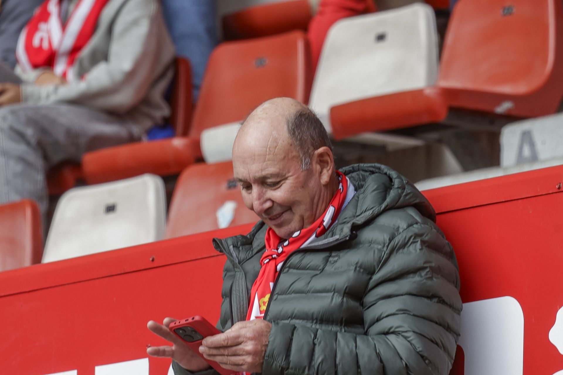 Fotos: ¿Estuviste en El Molinón viendo el Sporting-Las Palmas? ¡Búscate!