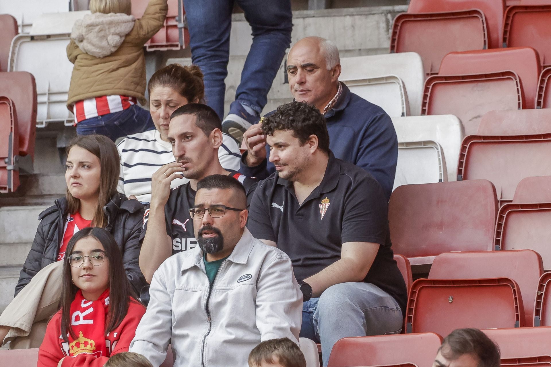 Fotos: ¿Estuviste en El Molinón viendo el Sporting-Las Palmas? ¡Búscate!