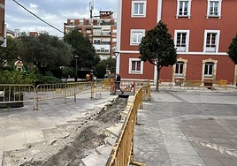Obras de ampliación de la red, al lado del Ayuntamiento.