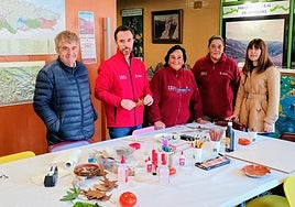 Belarmino Fernández y David Villar, en el centro de interpretación de la reserva.
