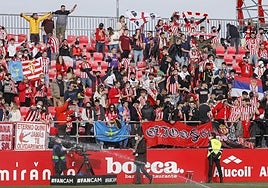 Aficionados del Sporting en Anduva, en el duelo de 2022.