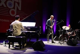 Xavi Torres Trío, durante su actuación en el coliseo gijonés.