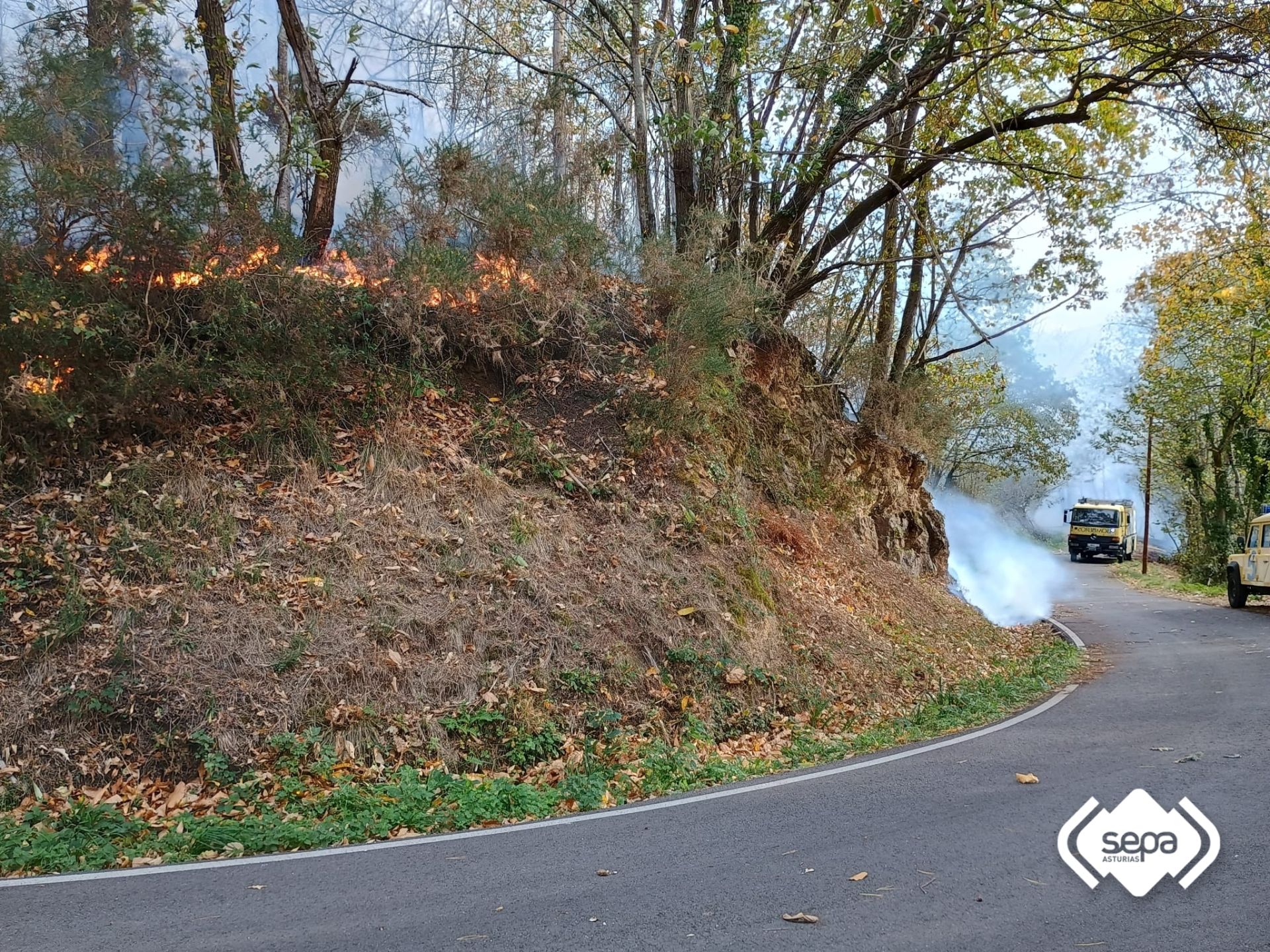 Imagen secundaria 1 - Asturias, acechada por seis incendios y vientos de hasta 160 kilómetros por hora