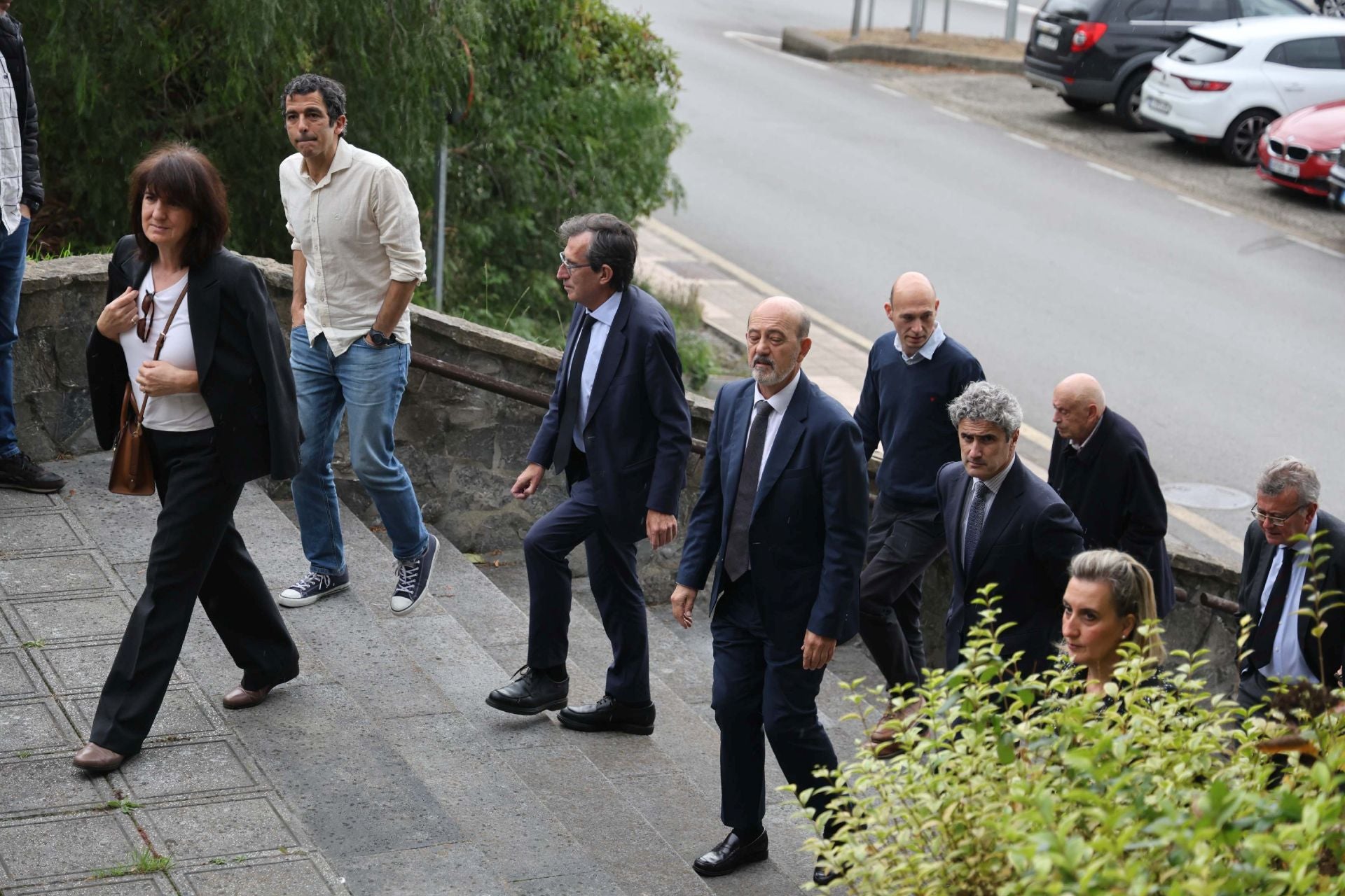 La iglesia de San Esteban en Muros del Nalón da su último adiós al magistrado Martín del Peso