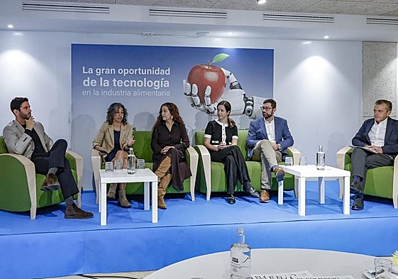 Mesa redonda, durante la jornada sobre agroalimentación celebrada ayer en Quintueles.