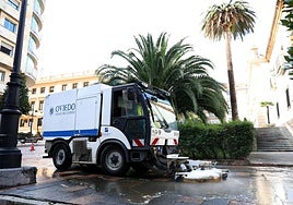 Limpieza en los alrededores del hotel de la Reconquista.