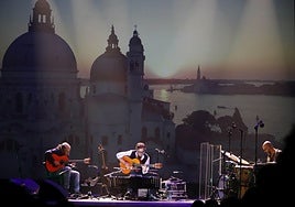 Al di Meola sobre las tablas del Jovellanos.