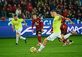 Los errores defensivos condenan a un flojo Sporting