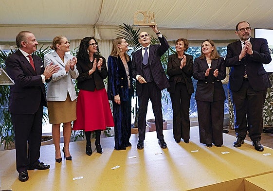 Pablo Junceda, María José Pérez Simón, Vanessa Gutiérrez, Montserrat Martínez, Juan Antonio Pérez Simón, Carmen Moriyón, María Calvo y Ángel Rodríguez.