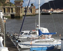 El Principado adjudica el dragado de los puertos de San Esteban y L'Arena