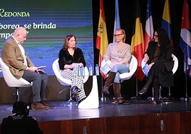 Pachi Poncela moderó una mesa redonda en la que participaron Begoña López, Lara Martínez y Vanessa Gutiérrez.