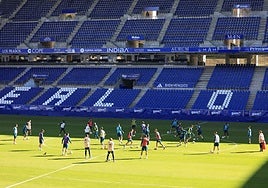 Un entrenamiento del Real Oviedo en el Carlos Tartiere.