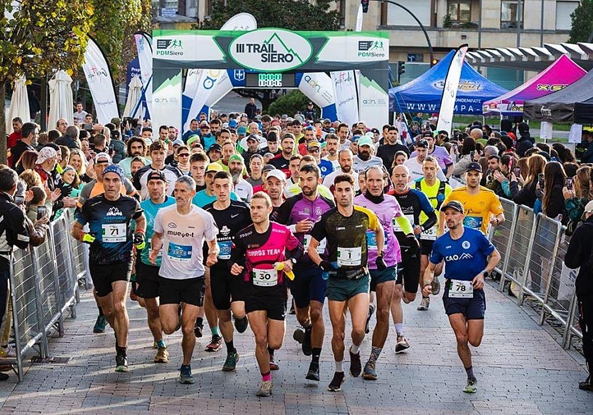 Instante de la salida en el centro de Pola de Siero.