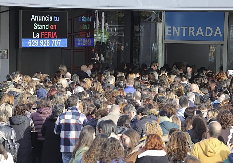 Atascos y «altísima asistencia» en la segunda jornada de oposiciones a la sanidad asturiana