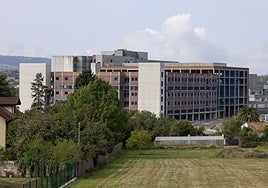 Aspecto que presenta la zona del Hospital de Cabueñes sometido a ampliación y cuyas obras están paralizadas desde enero.