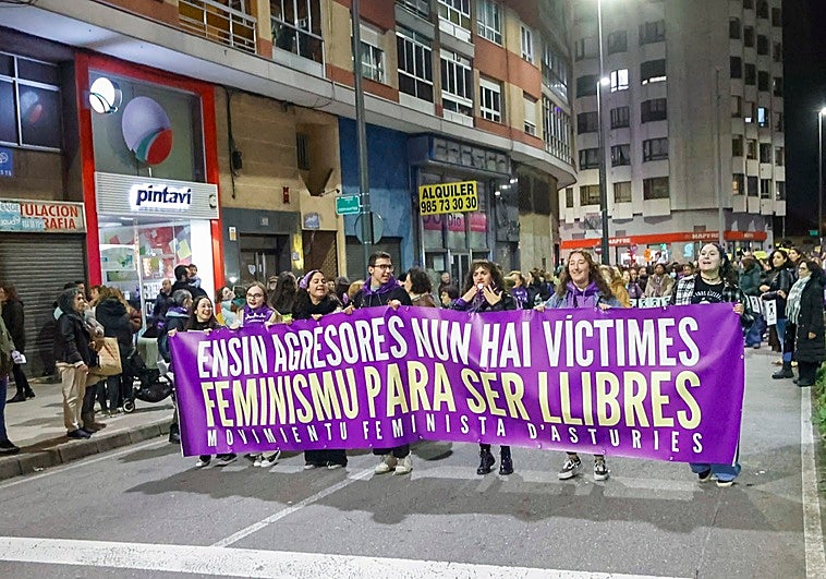 25N en Asturias: manifestación en Avilés bajo el eslogan 'El machismo cuesta la vida'