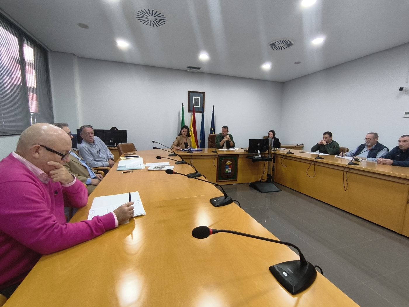 Imagen de un momento de la reunión, ayer en el Ayuntamiento.