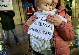 Protesta por las obras de una escuelina en Avilés.